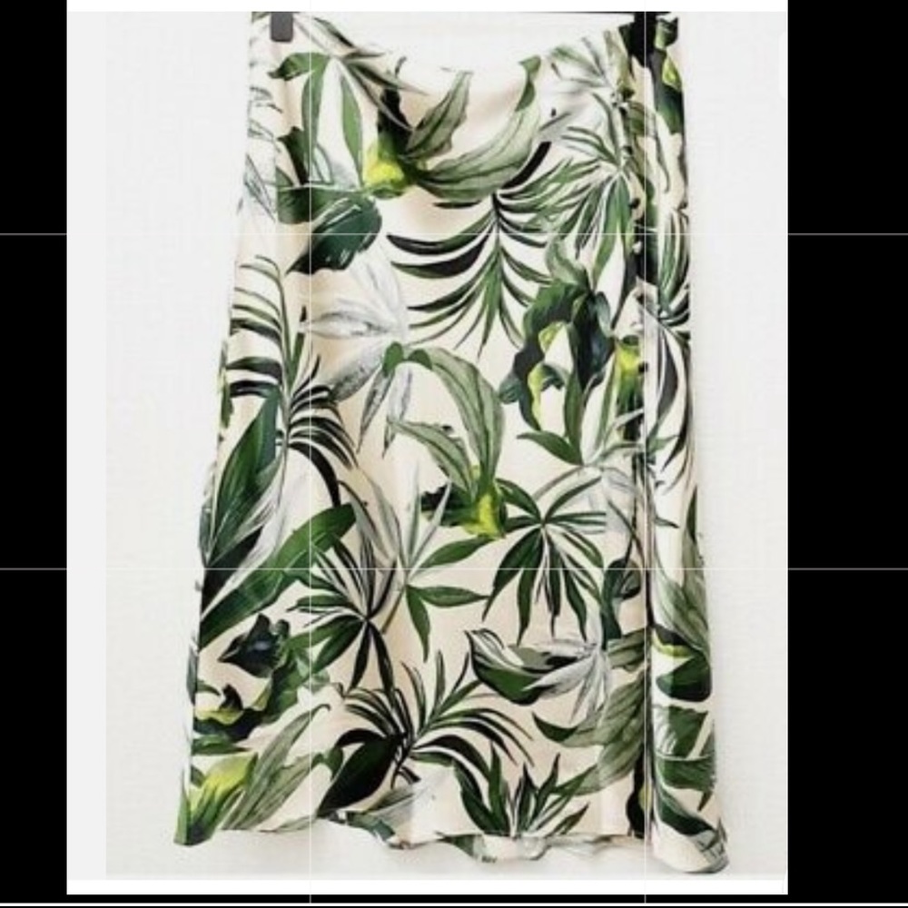 Victoria’s Secret new staten palm Leaf skirt